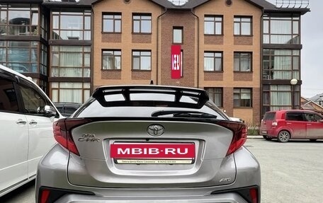 Toyota C-HR I рестайлинг, 2019 год, 2 300 000 рублей, 4 фотография