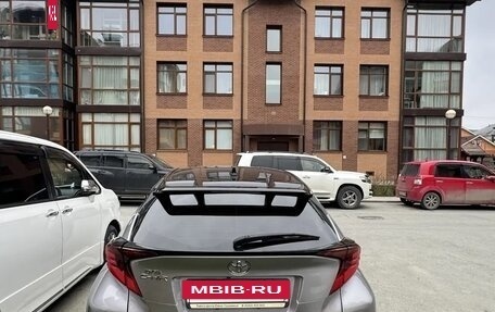 Toyota C-HR I рестайлинг, 2019 год, 2 300 000 рублей, 5 фотография