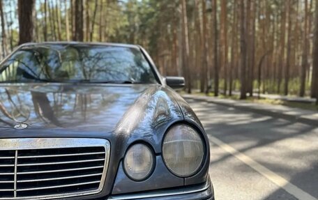 Mercedes-Benz E-Класс, 1996 год, 495 000 рублей, 6 фотография
