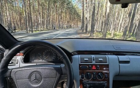 Mercedes-Benz E-Класс, 1996 год, 495 000 рублей, 13 фотография