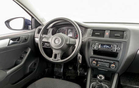 Volkswagen Jetta VI, 2011 год, 995 000 рублей, 25 фотография