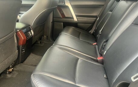 Toyota Land Cruiser Prado 150 рестайлинг 2, 2016 год, 3 670 000 рублей, 10 фотография