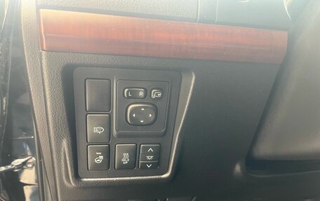 Toyota Land Cruiser Prado 150 рестайлинг 2, 2016 год, 3 670 000 рублей, 13 фотография