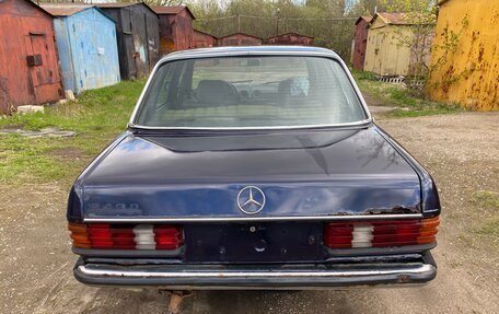 Mercedes-Benz W123, 1982 год, 150 000 рублей, 4 фотография