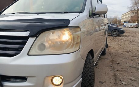 Toyota Noah III, 2002 год, 870 000 рублей, 6 фотография