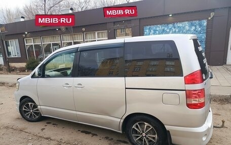 Toyota Noah III, 2002 год, 870 000 рублей, 2 фотография