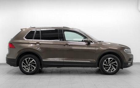 Volkswagen Tiguan II, 2018 год, 2 650 000 рублей, 4 фотография