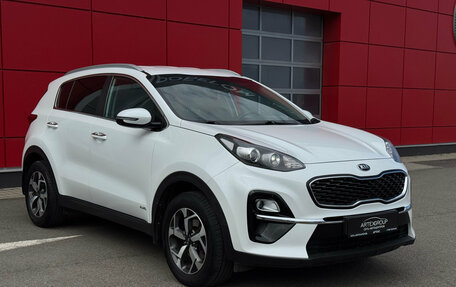 KIA Sportage IV рестайлинг, 2018 год, 2 268 000 рублей, 2 фотография