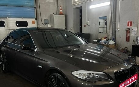 BMW 5 серия, 2013 год, 1 900 000 рублей, 11 фотография