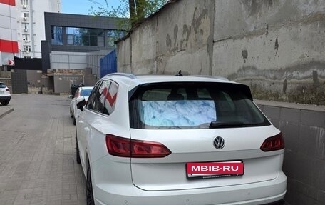 Volkswagen Touareg III, 2018 год, 5 500 000 рублей, 6 фотография
