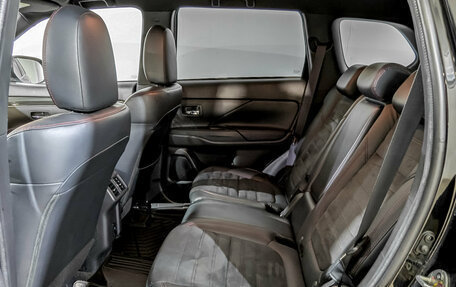 Mitsubishi Outlander III рестайлинг 3, 2021 год, 2 370 000 рублей, 11 фотография
