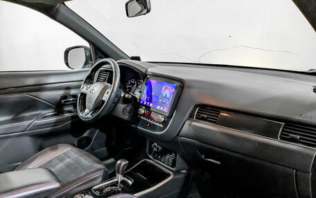 Mitsubishi Outlander III рестайлинг 3, 2021 год, 2 370 000 рублей, 10 фотография