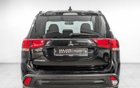 Mitsubishi Outlander III рестайлинг 3, 2021 год, 2 370 000 рублей, 6 фотография