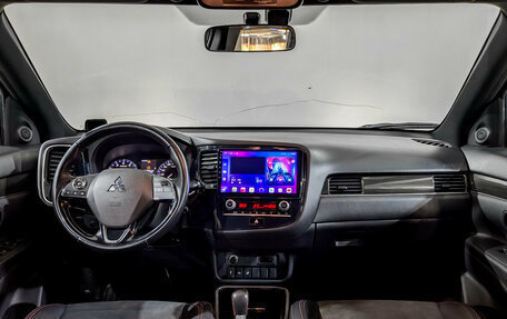 Mitsubishi Outlander III рестайлинг 3, 2021 год, 2 370 000 рублей, 13 фотография