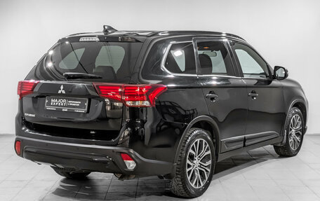 Mitsubishi Outlander III рестайлинг 3, 2021 год, 2 370 000 рублей, 5 фотография