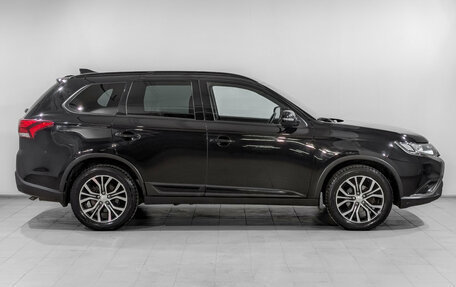 Mitsubishi Outlander III рестайлинг 3, 2021 год, 2 370 000 рублей, 4 фотография