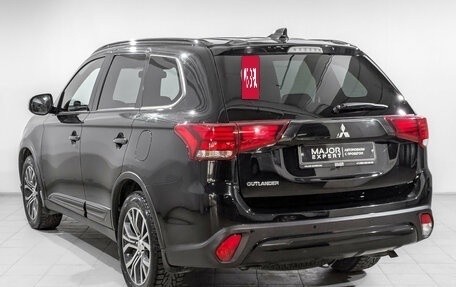 Mitsubishi Outlander III рестайлинг 3, 2021 год, 2 370 000 рублей, 7 фотография