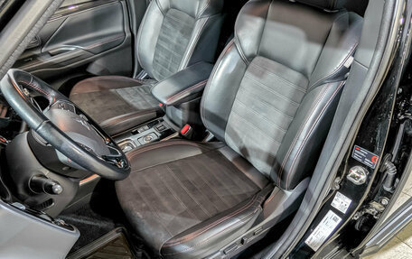 Mitsubishi Outlander III рестайлинг 3, 2021 год, 2 370 000 рублей, 19 фотография