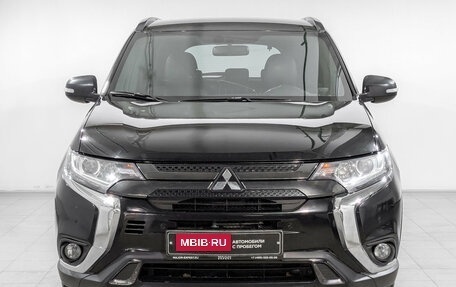 Mitsubishi Outlander III рестайлинг 3, 2021 год, 2 370 000 рублей, 2 фотография