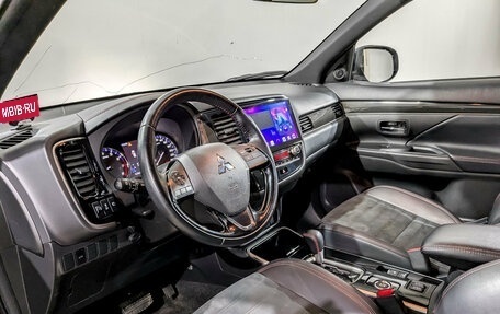 Mitsubishi Outlander III рестайлинг 3, 2021 год, 2 370 000 рублей, 15 фотография