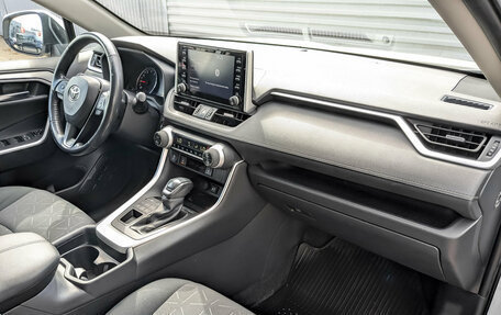 Toyota RAV4, 2019 год, 2 890 000 рублей, 11 фотография