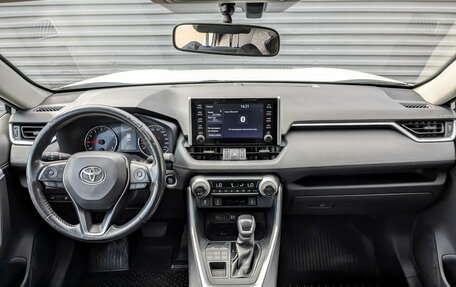 Toyota RAV4, 2019 год, 2 890 000 рублей, 14 фотография