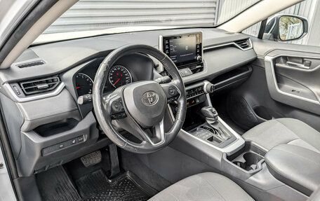 Toyota RAV4, 2019 год, 2 890 000 рублей, 16 фотография