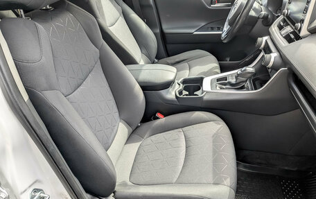 Toyota RAV4, 2019 год, 2 890 000 рублей, 22 фотография