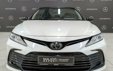 Toyota Camry, 2022 год, 3 900 000 рублей, 2 фотография