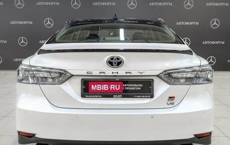 Toyota Camry, 2022 год, 3 900 000 рублей, 6 фотография