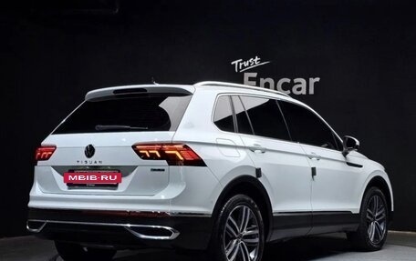 Volkswagen Tiguan II, 2021 год, 3 390 000 рублей, 2 фотография