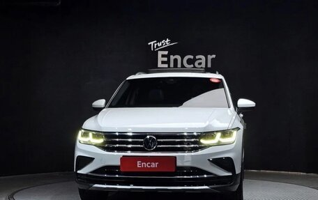 Volkswagen Tiguan II, 2021 год, 3 390 000 рублей, 3 фотография