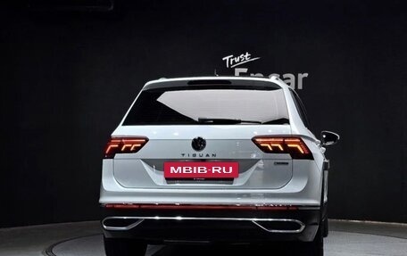 Volkswagen Tiguan II, 2021 год, 3 390 000 рублей, 4 фотография