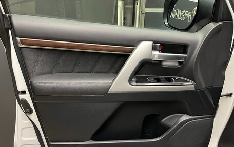 Toyota Land Cruiser 200, 2018 год, 6 300 000 рублей, 7 фотография