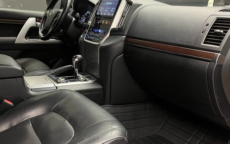 Toyota Land Cruiser 200, 2018 год, 6 300 000 рублей, 18 фотография