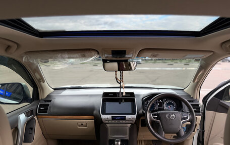 Toyota Land Cruiser Prado 150 рестайлинг 2, 2023 год, 6 000 000 рублей, 12 фотография