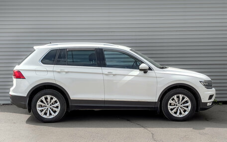 Volkswagen Tiguan II, 2017 год, 2 250 000 рублей, 3 фотография