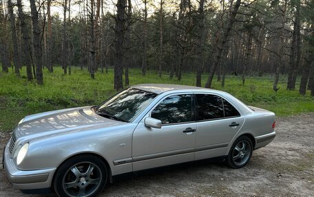 Mercedes-Benz E-Класс, 1997 год, 510 000 рублей, 2 фотография