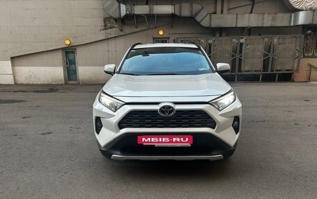 Toyota RAV4, 2020 год, 3 140 000 рублей, 2 фотография