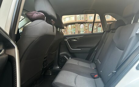 Toyota RAV4, 2020 год, 3 140 000 рублей, 10 фотография