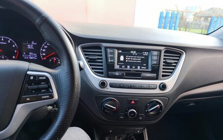 Hyundai Solaris II рестайлинг, 2017 год, 1 400 000 рублей, 8 фотография