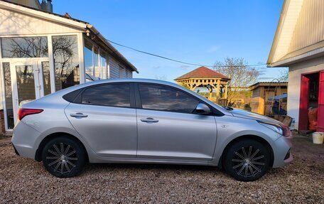 Hyundai Solaris II рестайлинг, 2017 год, 1 400 000 рублей, 17 фотография