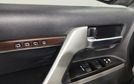 Toyota Land Cruiser 200, 2016 год, 5 600 000 рублей, 21 фотография