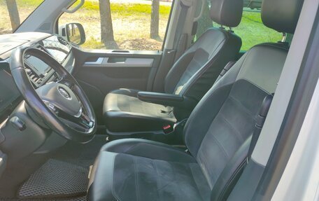 Volkswagen Multivan T6 рестайлинг, 2018 год, 3 900 000 рублей, 17 фотография