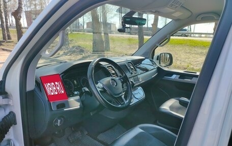 Volkswagen Multivan T6 рестайлинг, 2018 год, 3 900 000 рублей, 28 фотография