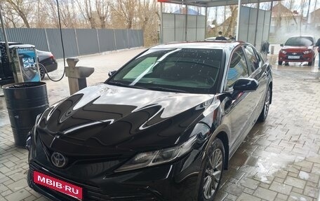 Toyota Camry, 2021 год, 3 300 000 рублей, 3 фотография