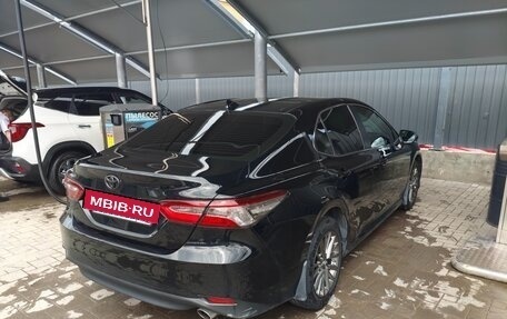 Toyota Camry, 2021 год, 3 300 000 рублей, 2 фотография