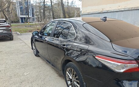 Toyota Camry, 2021 год, 3 300 000 рублей, 10 фотография