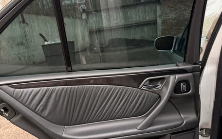 Mercedes-Benz E-Класс, 2000 год, 390 000 рублей, 1 фотография