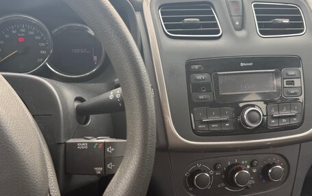 Renault Logan II, 2017 год, 750 000 рублей, 9 фотография